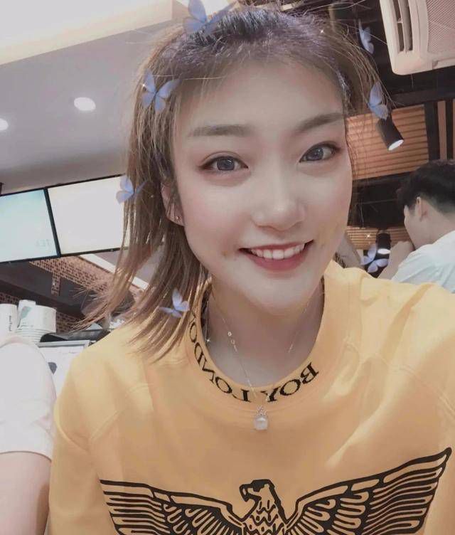 在ktv我被两个男人吃奶
